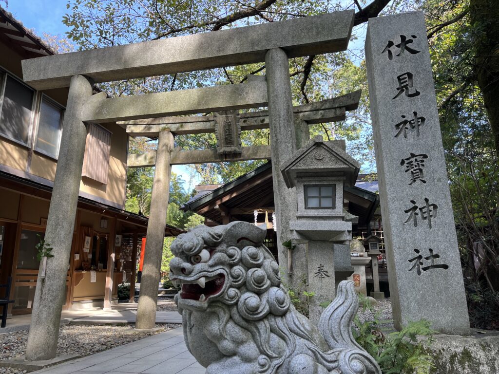 Fushimi Kandaka Shrine, a peaceful hidden spot in the forest